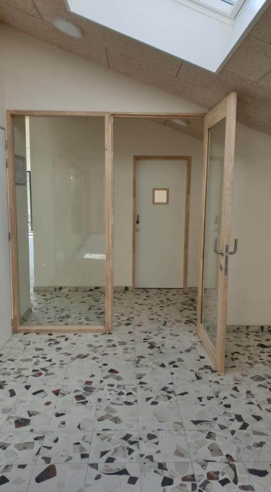 Binnendeuren en kaders kinderdagverblijf Veltem-Beisem - Vrago Interieur