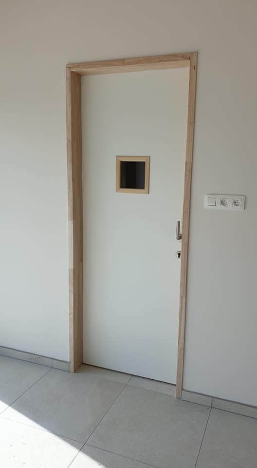 Binnendeuren en kaders kinderdagverblijf Veltem-Beisem - Vrago Interieur