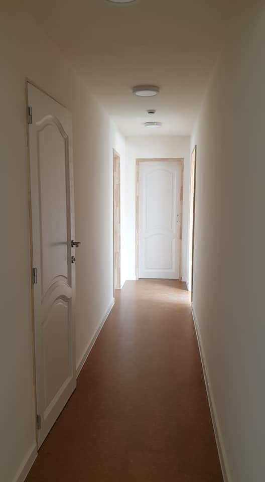 Binnendeuren en kaders kinderdagverblijf Veltem-Beisem - Vrago Interieur