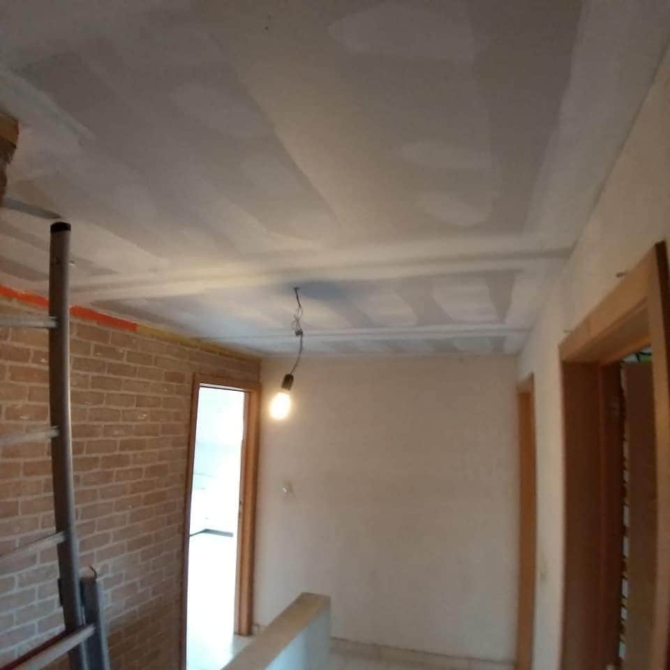 Gyprocwerken en thermowood plafonds Boekt - Vrago Interieur