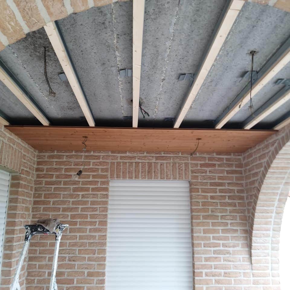 Gyprocwerken en thermowood plafonds Boekt - Vrago Interieur