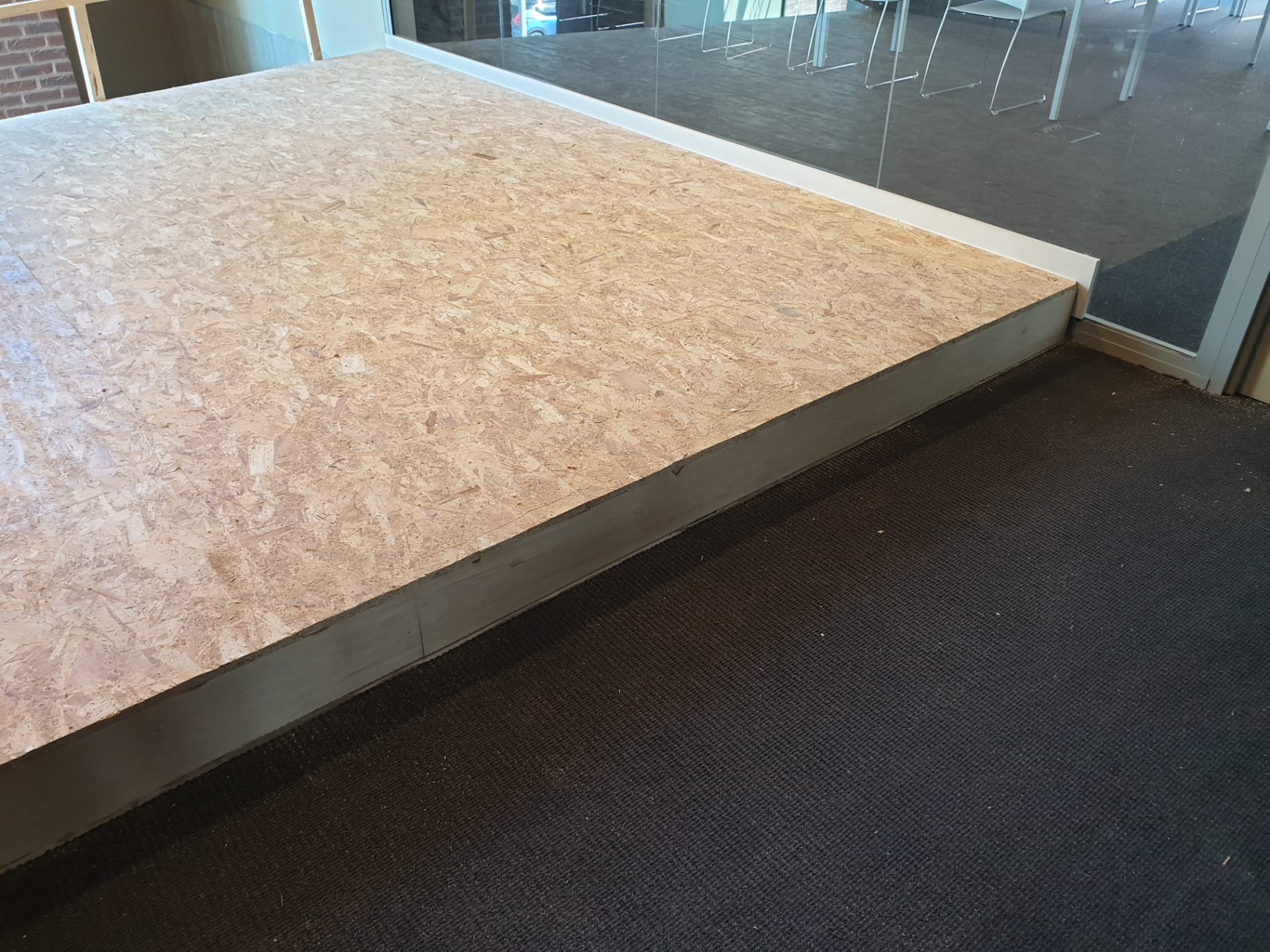 Gyprocwerken en tussenvloeren school Genk - Vrago Interieur