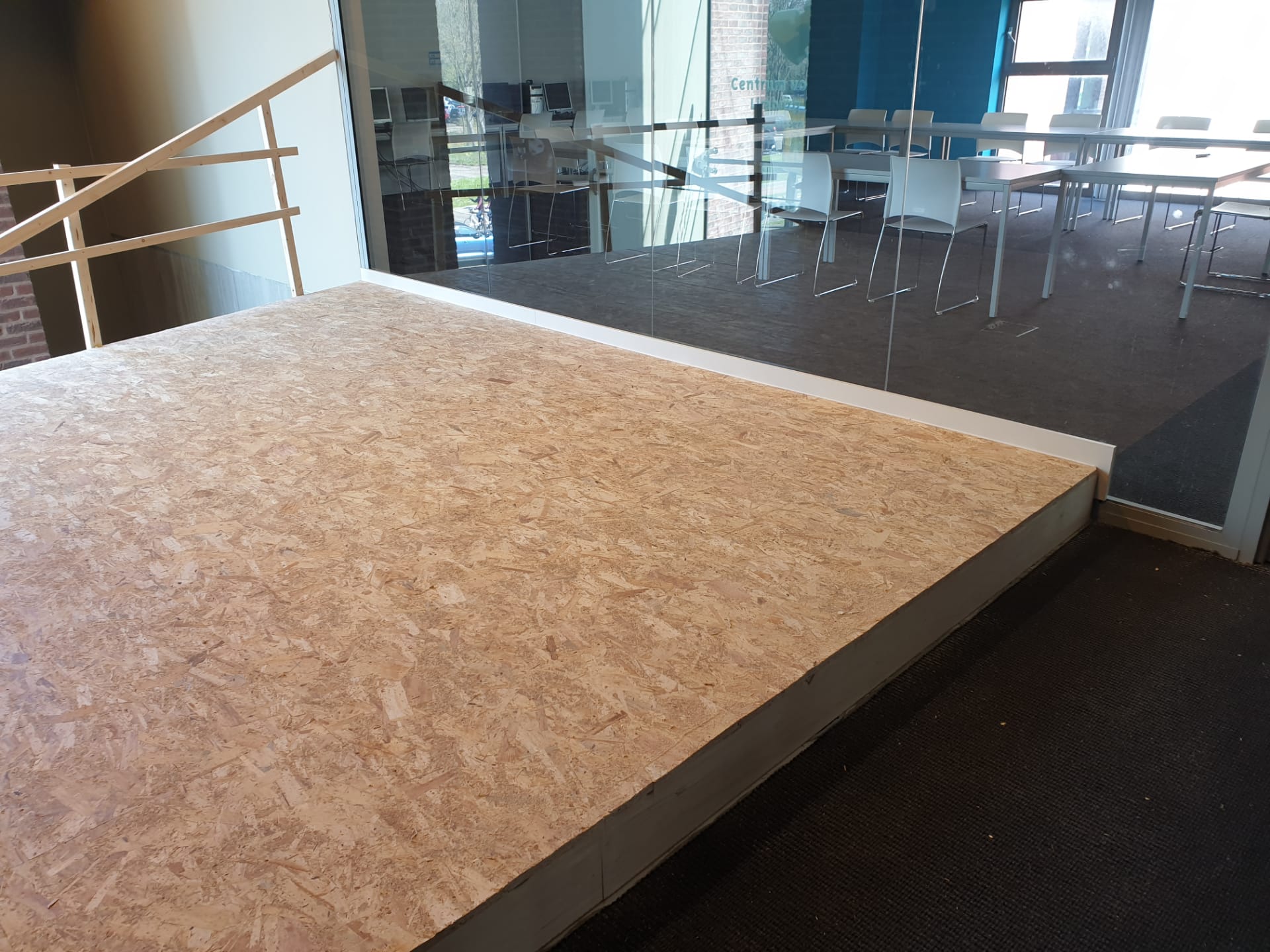 Gyprocwerken en tussenvloeren school Genk - Vrago Interieur