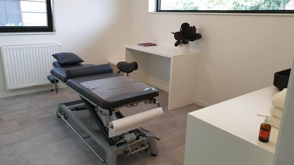 Gyprocwerken, tegelplafonds, binnendeuren meubilair kinepraktijk Heusden-Zolder - Vrago Interieur