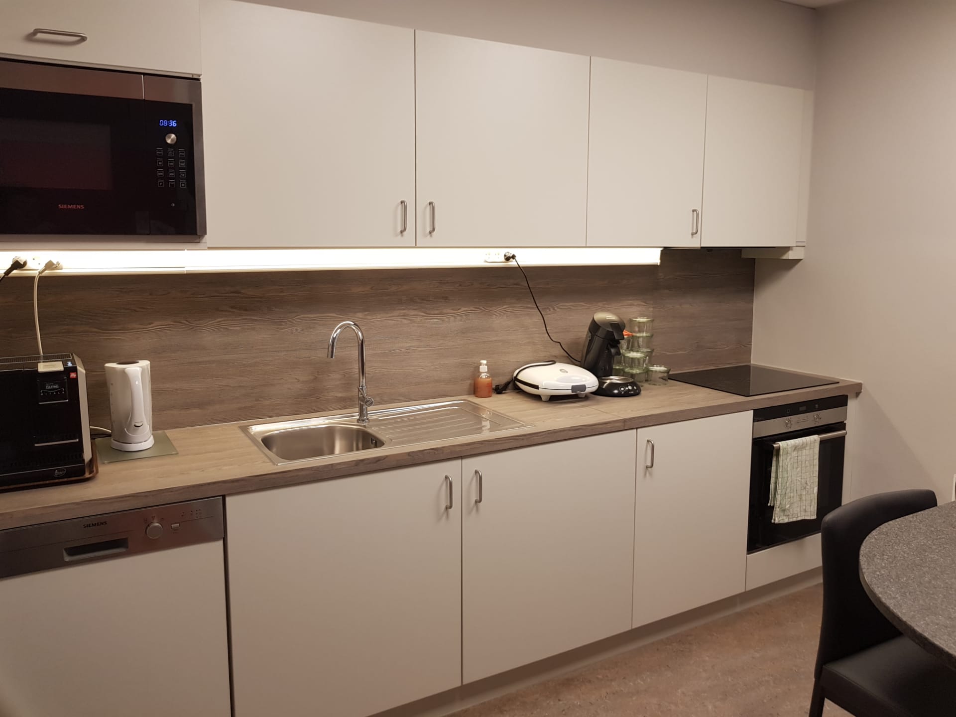 Keuken en refter Loxam Vilvoorde - Vrago Interieur