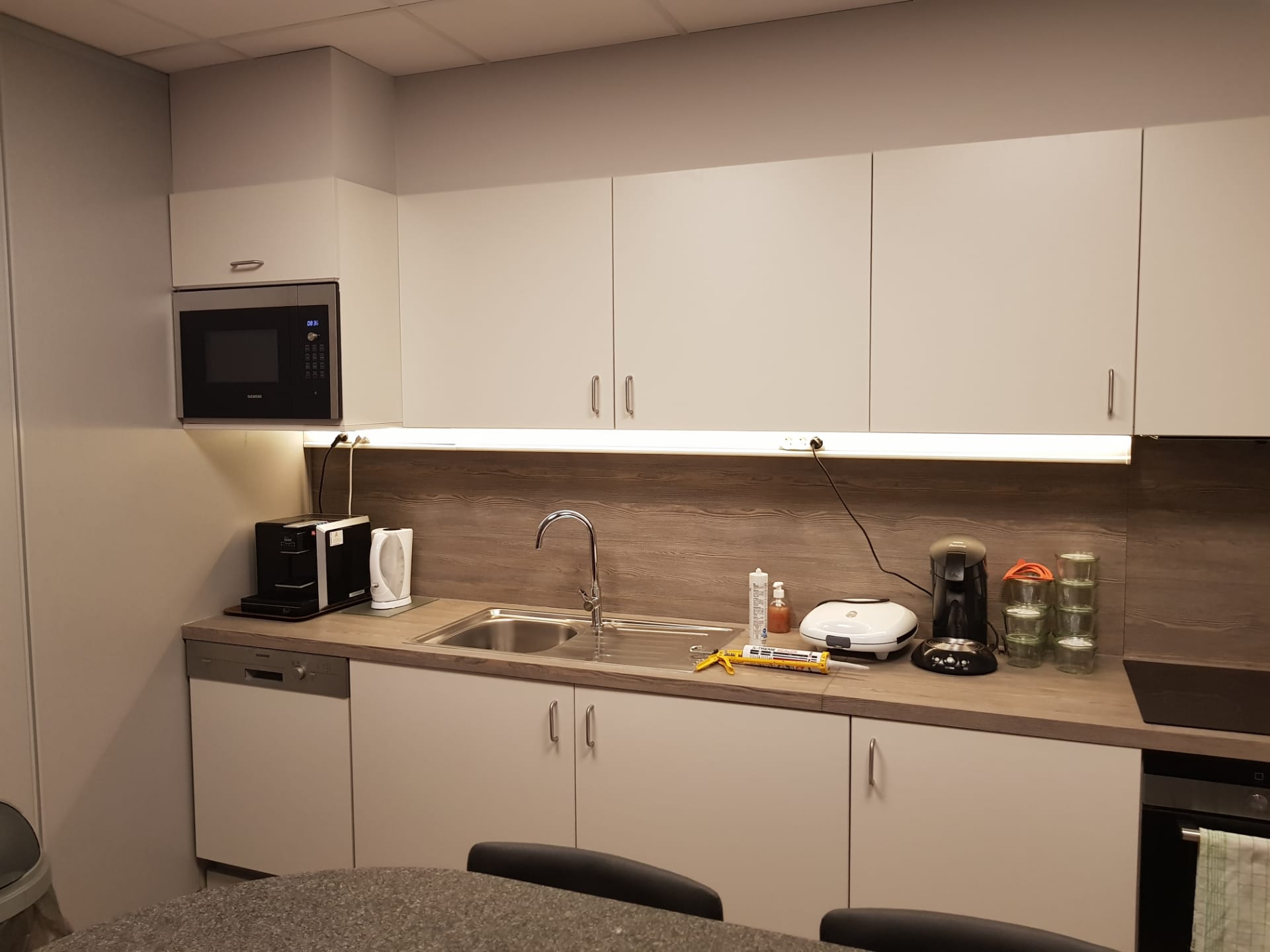 Keuken en refter Loxam Vilvoorde - Vrago Interieur