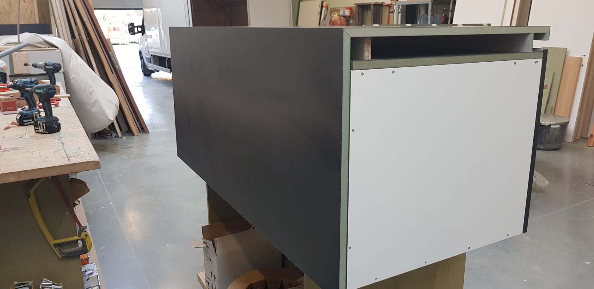 Kleine balie school Landen - Vrago Interieur