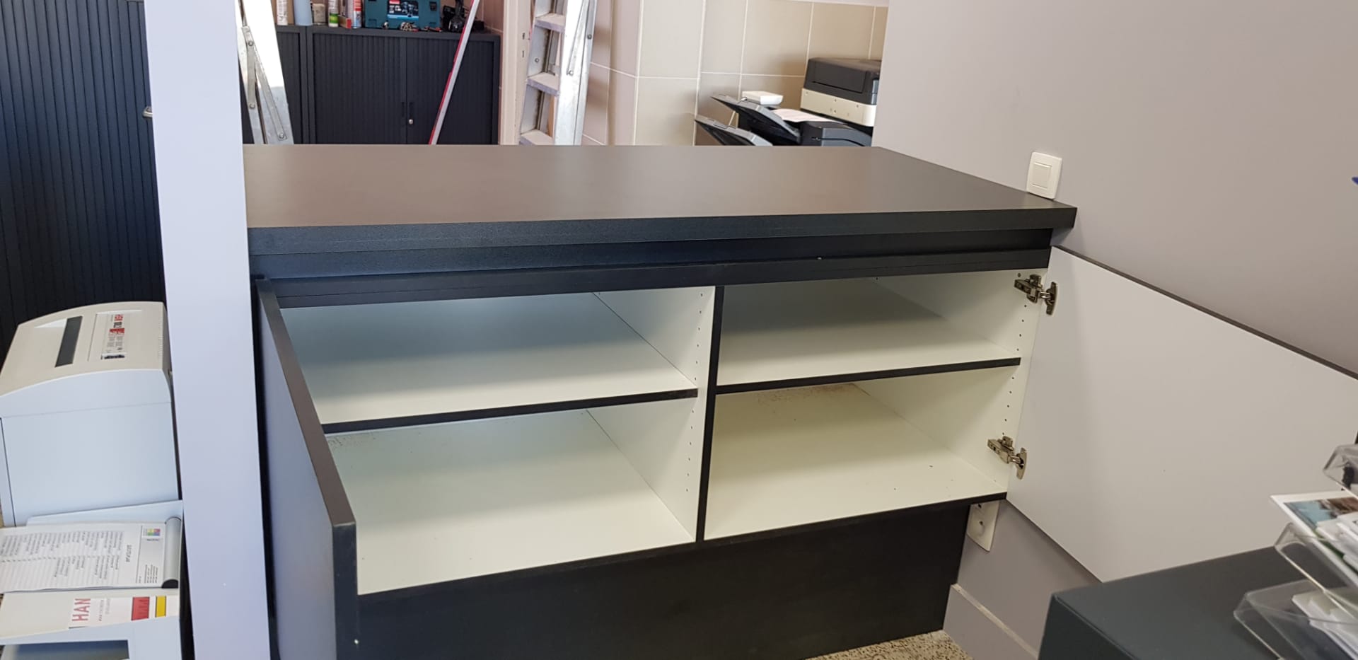 Kleine balie school Landen - Vrago Interieur