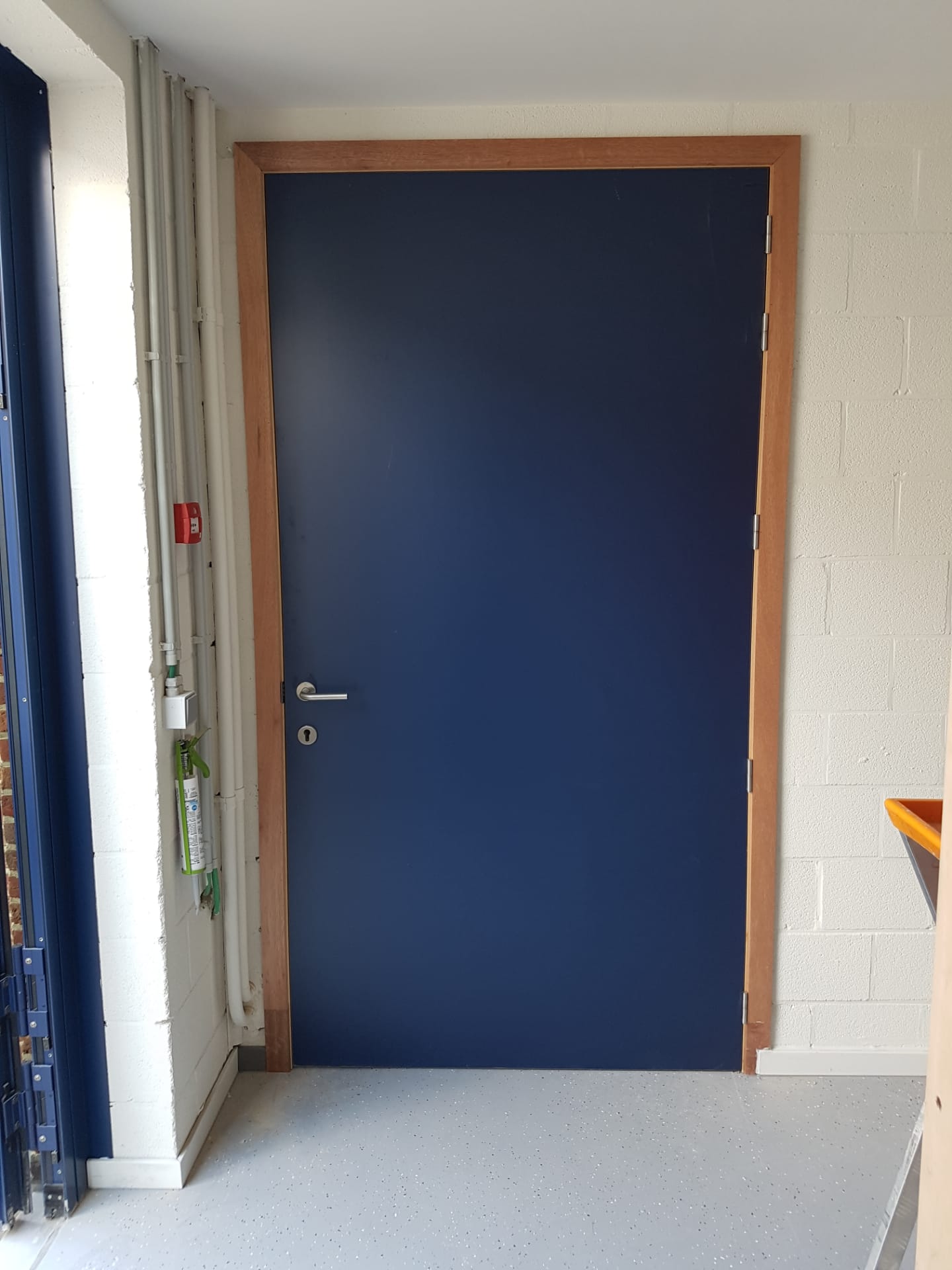 Schuif en binnendeuren theaterzaal Nieuwrode - Vrago Interieur