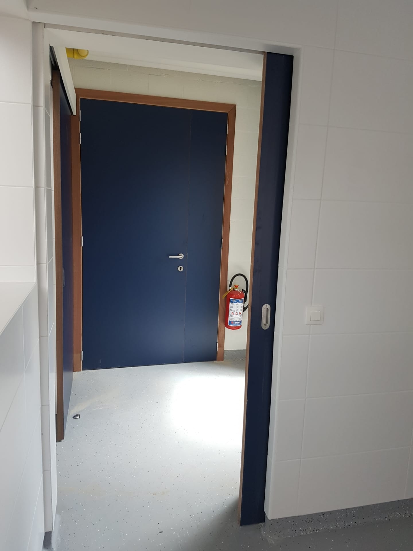 Schuif en binnendeuren theaterzaal Nieuwrode - Vrago Interieur